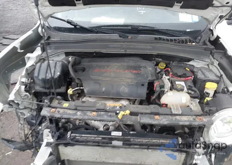 2018 Jeep Renegade Latitude 4X4 из США, поврежденный, VIN ZACCJBBB5JPG84608